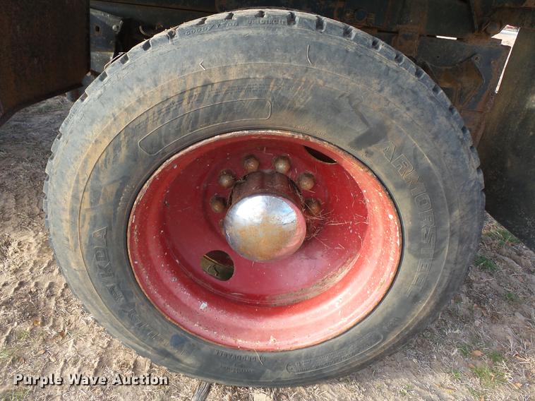 image for item DA2466 1984 International S1900 dump truck