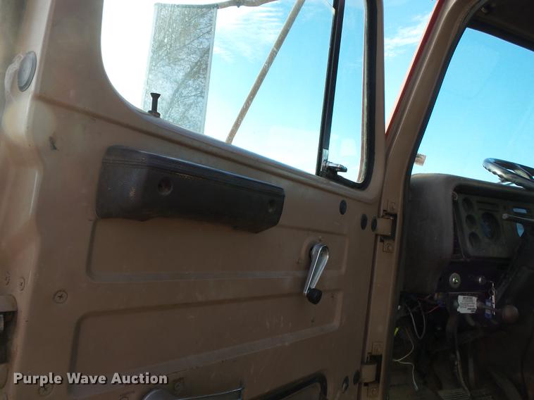 image for item DA2466 1984 International S1900 dump truck