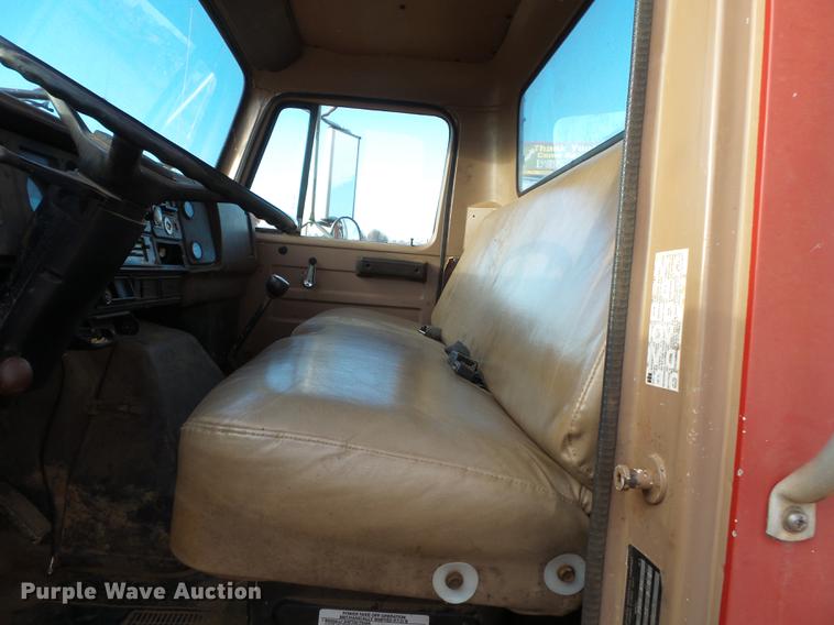 image for item DA2466 1984 International S1900 dump truck