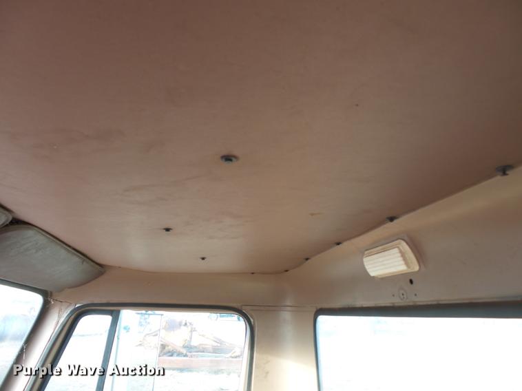 image for item DA2466 1984 International S1900 dump truck