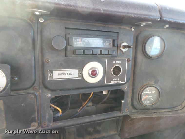 image for item DA2466 1984 International S1900 dump truck