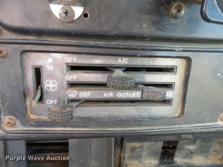 image for item DA2466 1984 International S1900 dump truck