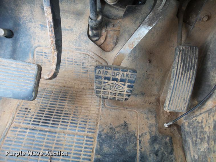 image for item DA2466 1984 International S1900 dump truck