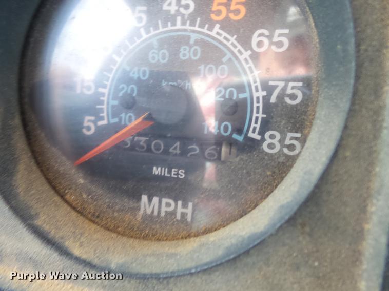 image for item DA2466 1984 International S1900 dump truck