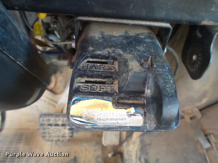 image for item DA2466 1984 International S1900 dump truck