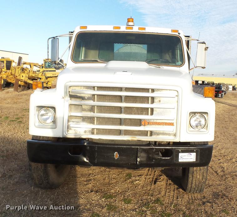 image for item DA2467 1987 International S1900 flatbed truck