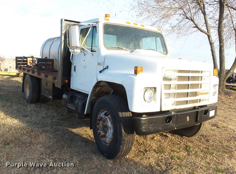 image for item DA2467 1987 International S1900 flatbed truck
