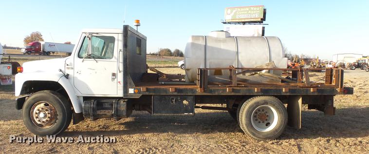 image for item DA2467 1987 International S1900 flatbed truck