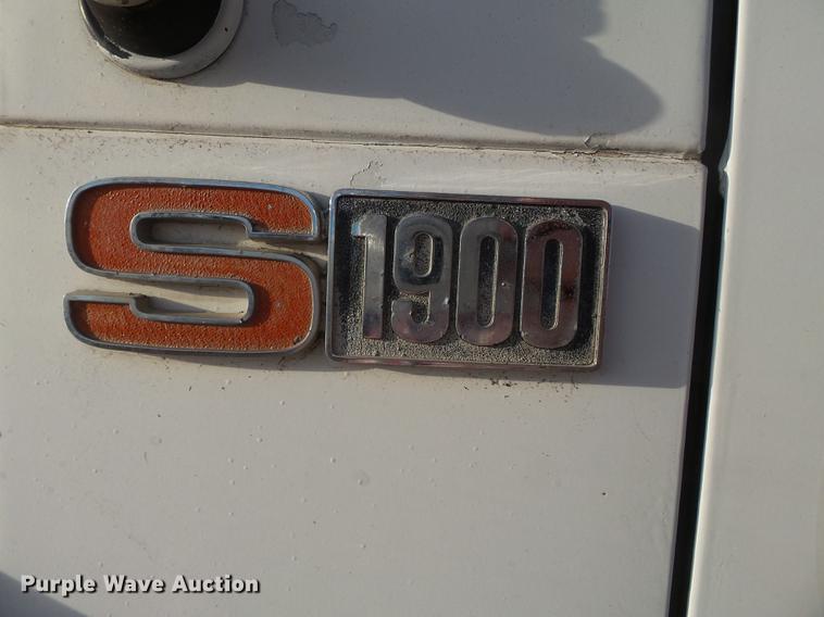 image for item DA2467 1987 International S1900 flatbed truck