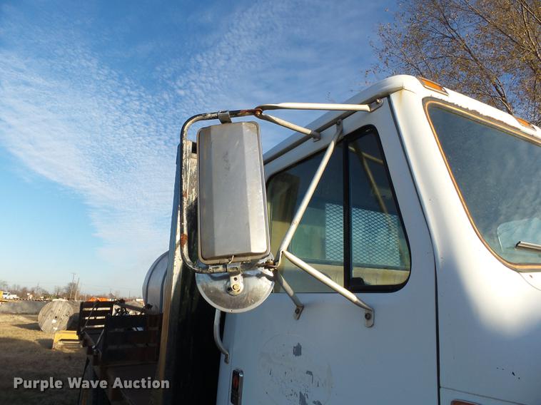 image for item DA2467 1987 International S1900 flatbed truck