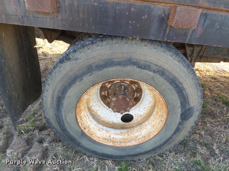 image for item DA2467 1987 International S1900 flatbed truck