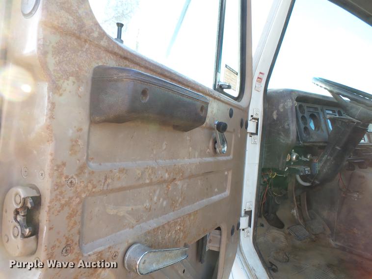 image for item DA2467 1987 International S1900 flatbed truck