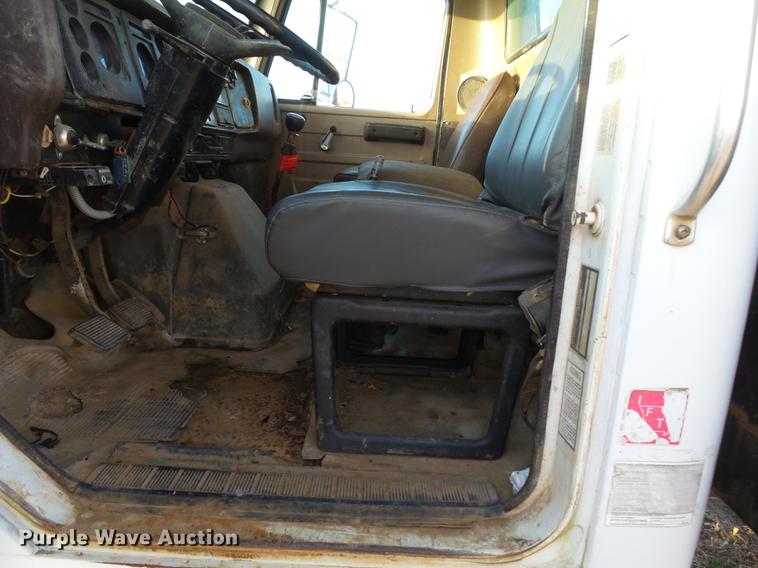 image for item DA2467 1987 International S1900 flatbed truck