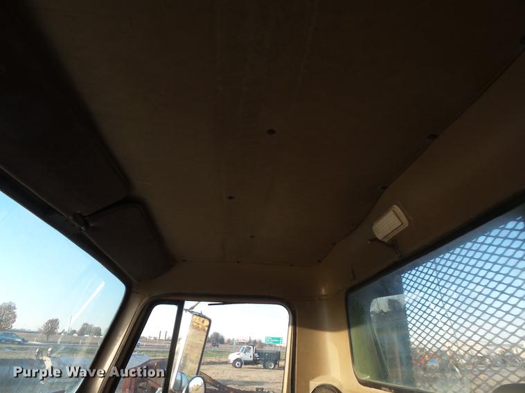 image for item DA2467 1987 International S1900 flatbed truck