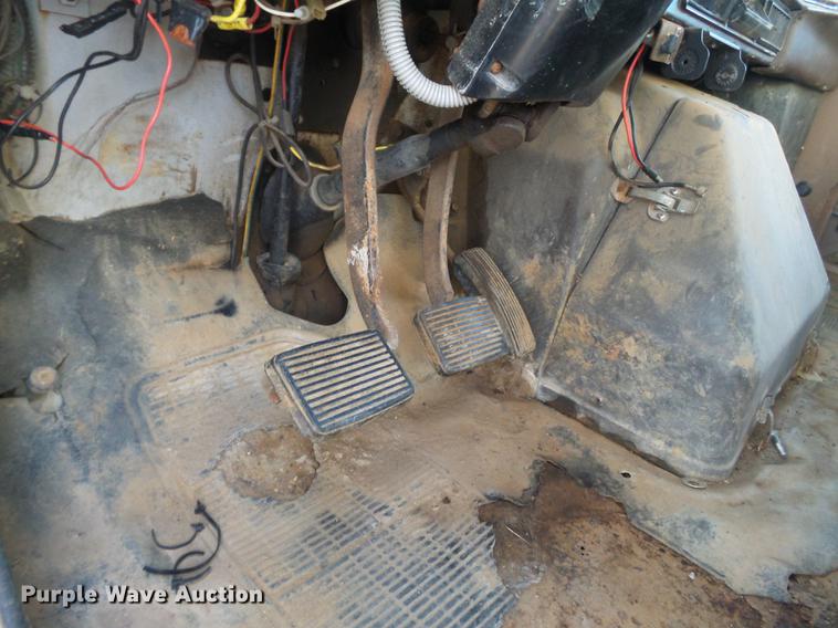 image for item DA2467 1987 International S1900 flatbed truck