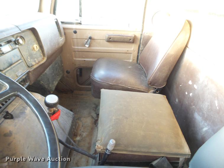 image for item DA2467 1987 International S1900 flatbed truck