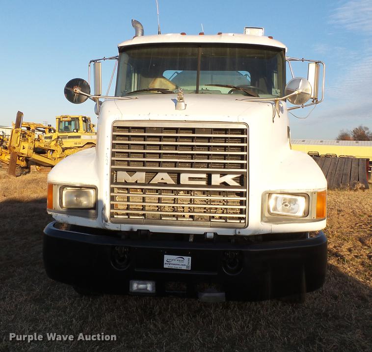 image for item DA2468 1990 Mack CH612 vacuum truck