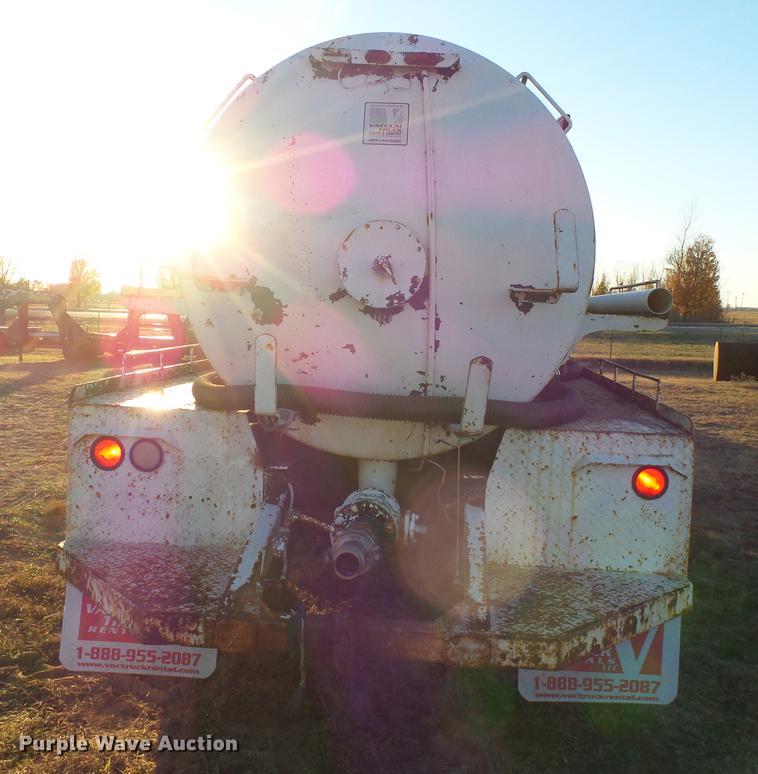 image for item DA2468 1990 Mack CH612 vacuum truck