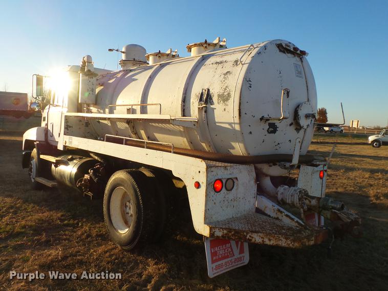 image for item DA2468 1990 Mack CH612 vacuum truck