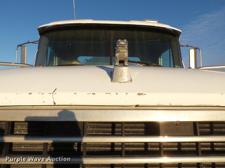 image for item DA2468 1990 Mack CH612 vacuum truck