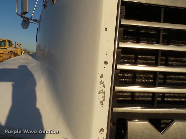 image for item DA2468 1990 Mack CH612 vacuum truck