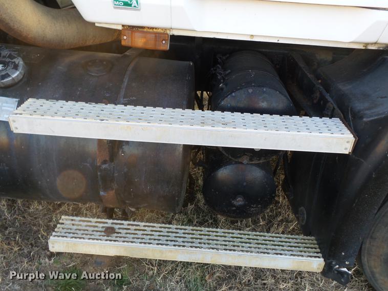 image for item DA2468 1990 Mack CH612 vacuum truck