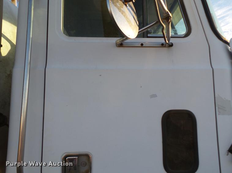 image for item DA2468 1990 Mack CH612 vacuum truck