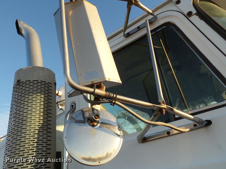 image for item DA2468 1990 Mack CH612 vacuum truck