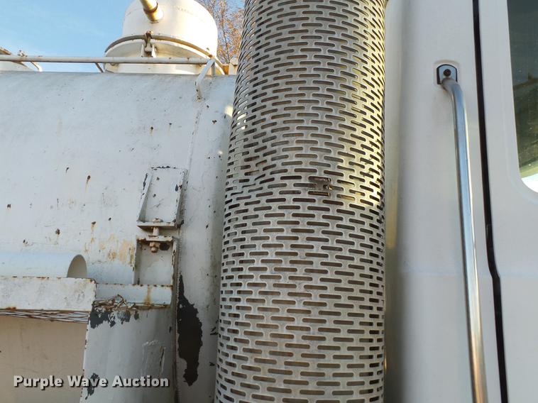 image for item DA2468 1990 Mack CH612 vacuum truck