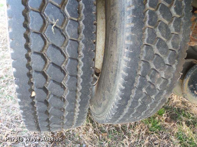 image for item DA2468 1990 Mack CH612 vacuum truck