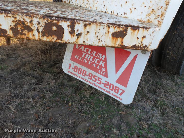 image for item DA2468 1990 Mack CH612 vacuum truck