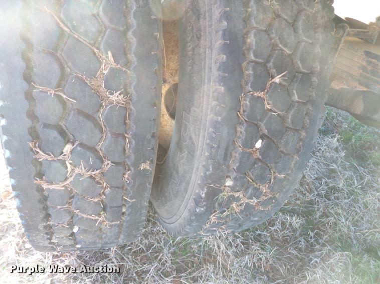 image for item DA2468 1990 Mack CH612 vacuum truck