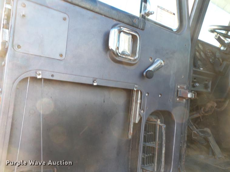 image for item DA2468 1990 Mack CH612 vacuum truck