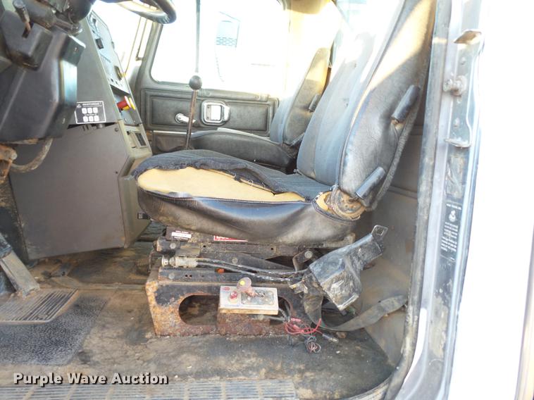 image for item DA2468 1990 Mack CH612 vacuum truck