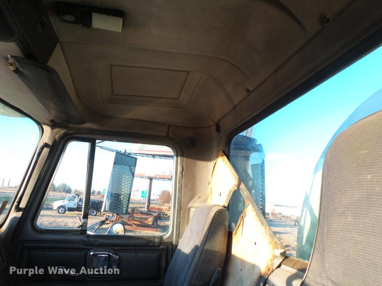 image for item DA2468 1990 Mack CH612 vacuum truck