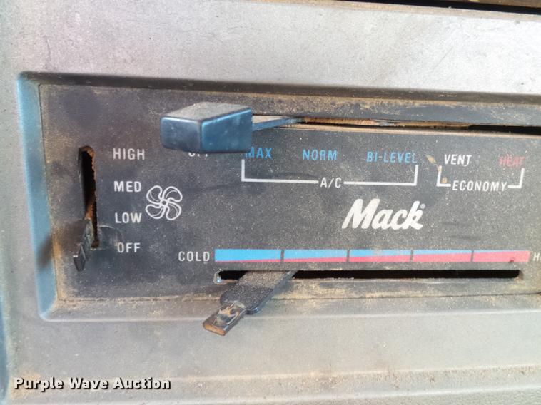image for item DA2468 1990 Mack CH612 vacuum truck