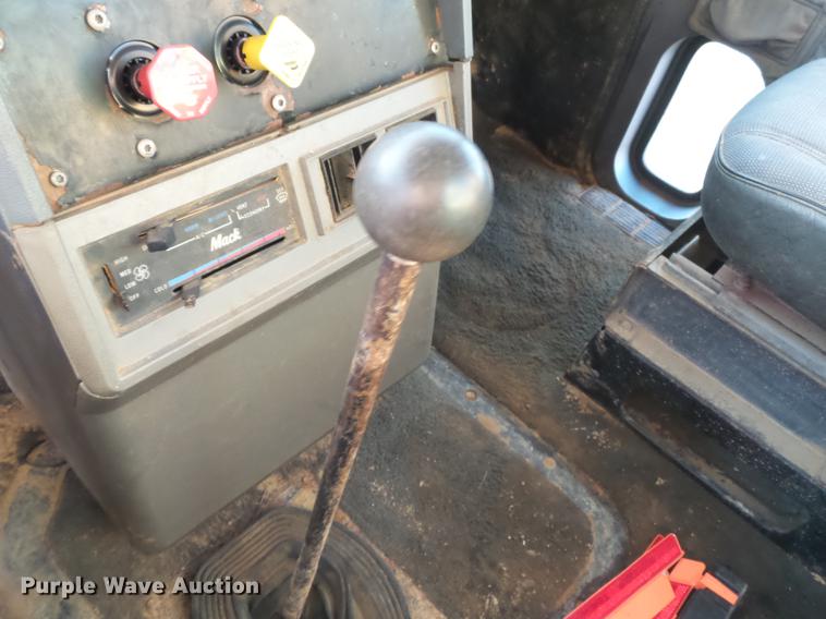 image for item DA2468 1990 Mack CH612 vacuum truck