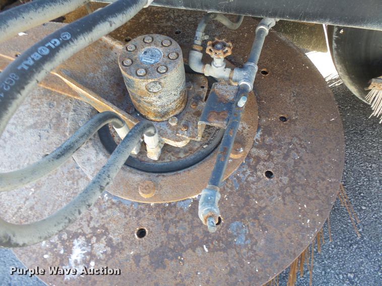 image for item DA2469 1995 Johnston V3000SP sweeper