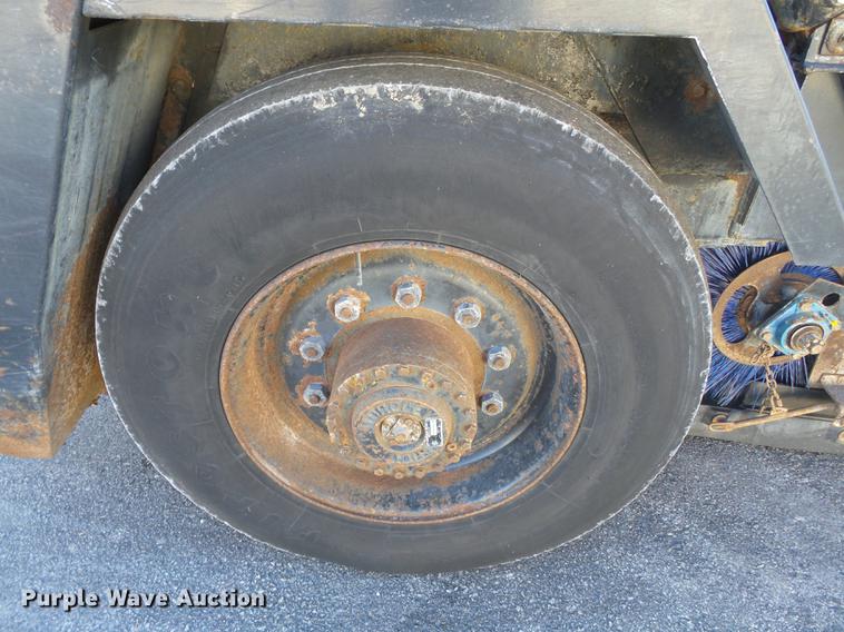 image for item DA2469 1995 Johnston V3000SP sweeper