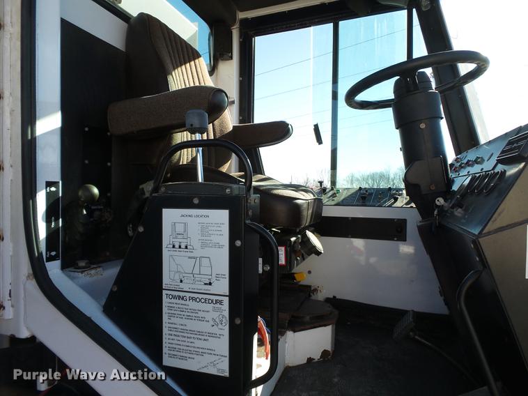 image for item DA2469 1995 Johnston V3000SP sweeper