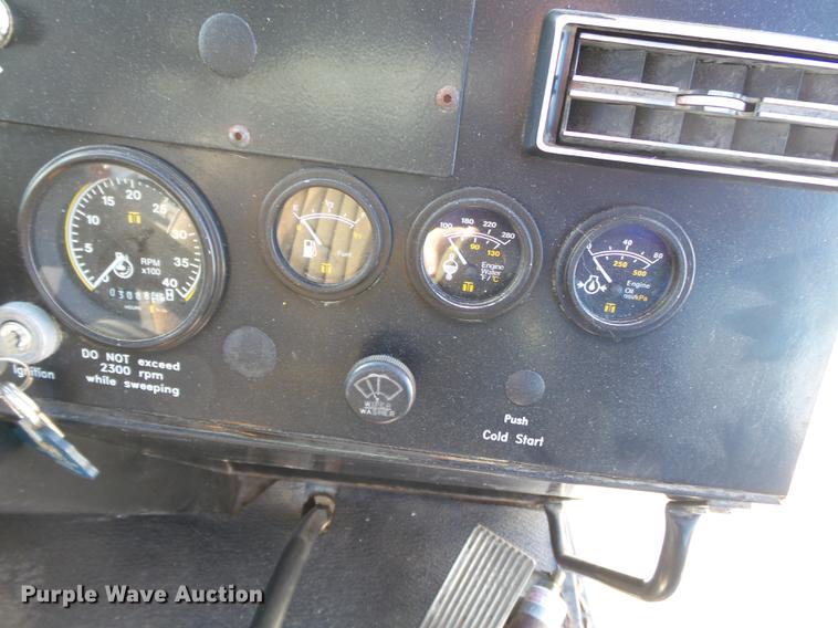 image for item DA2469 1995 Johnston V3000SP sweeper