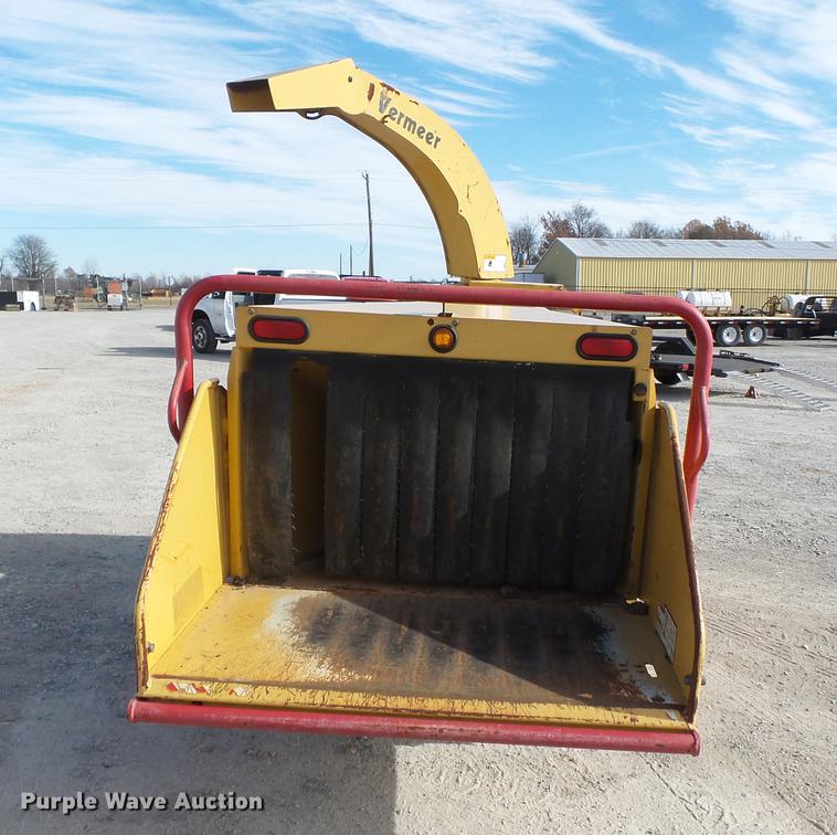 image for item DA2470 2005 Vermeer BC1000XL wood chipper