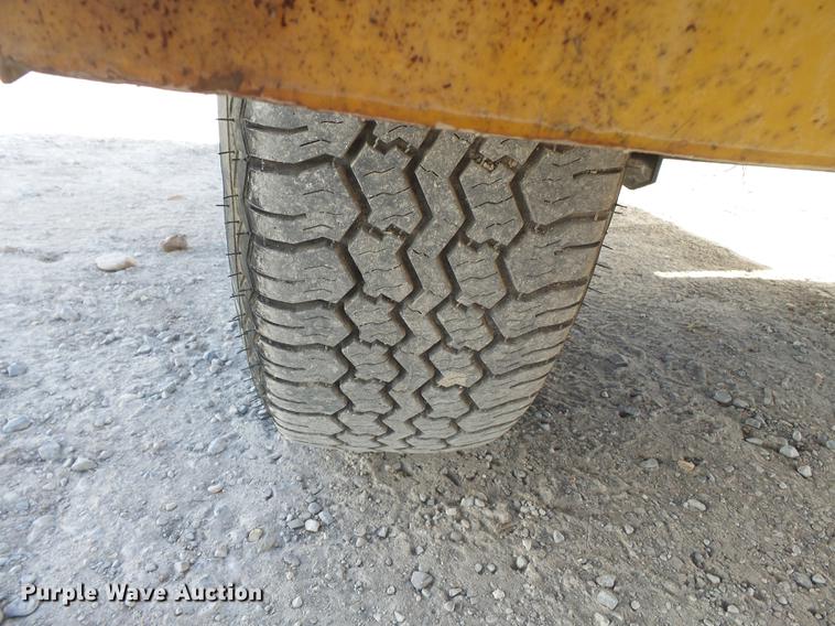 image for item DA2470 2005 Vermeer BC1000XL wood chipper