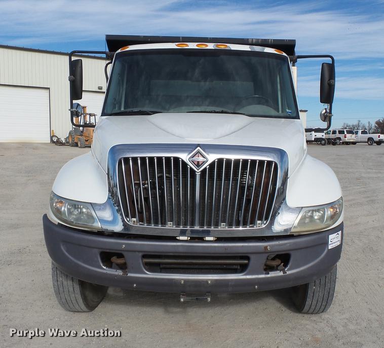 image for item DA2471 2006 International 4200 dump truck