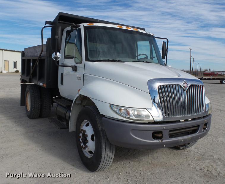 image for item DA2471 2006 International 4200 dump truck