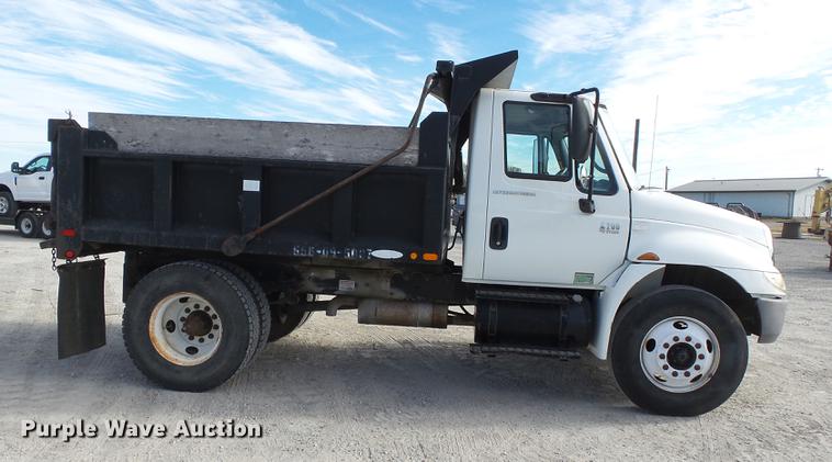 image for item DA2471 2006 International 4200 dump truck