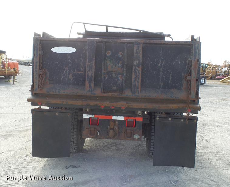 image for item DA2471 2006 International 4200 dump truck