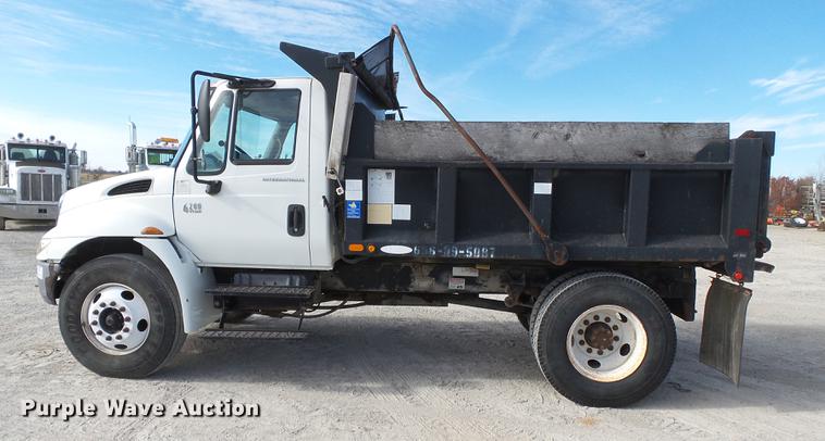 image for item DA2471 2006 International 4200 dump truck