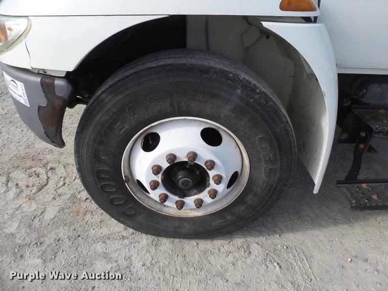 image for item DA2471 2006 International 4200 dump truck