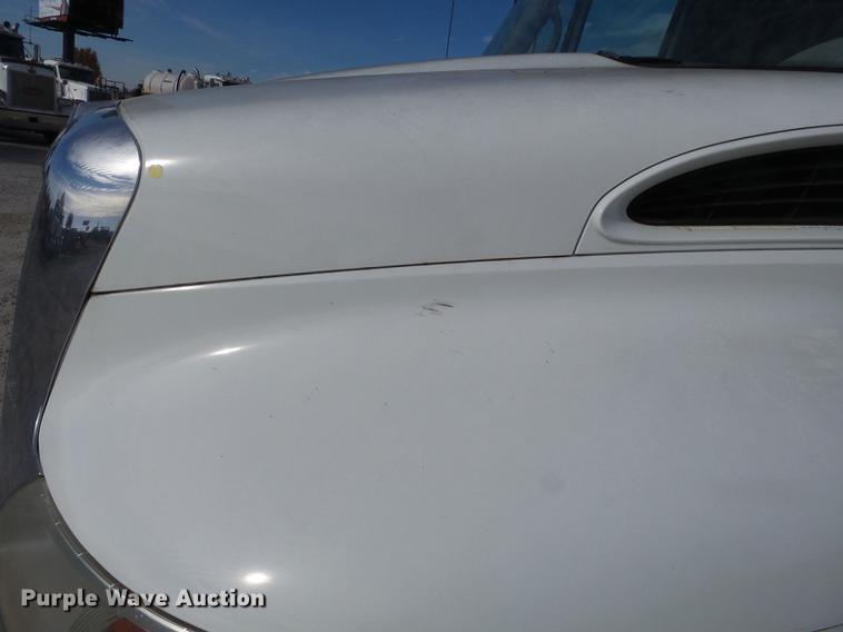 image for item DA2471 2006 International 4200 dump truck